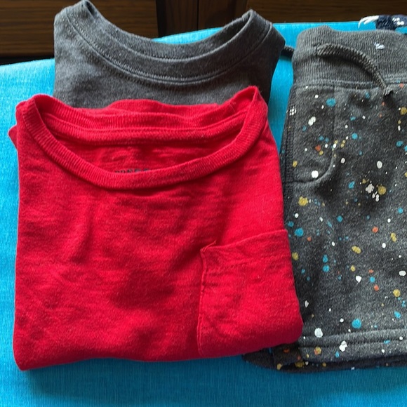 Two short sleeve tees and two pairs of shorts size 18 months - Picture 3 of 3